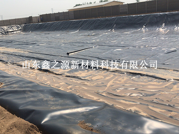 沼氣池建設(shè)：為何選擇黑色HDPE土工膜？