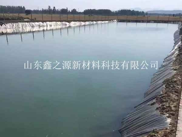 如何處理蓄水池hdpe土工膜的熱膨脹問(wèn)題？